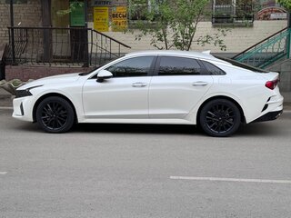 2021 Kia K5 III, белый, 2700000 рублей, вид 3