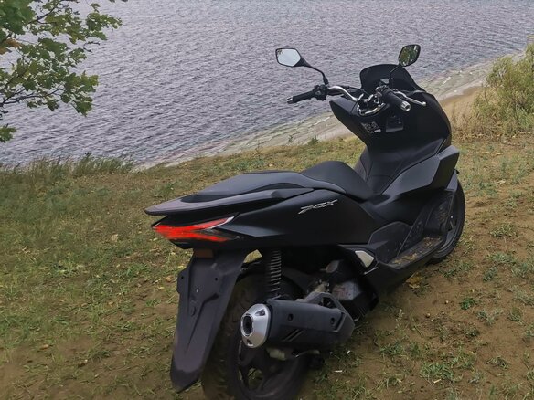 2021 Honda PCX 125, чёрный, 350000 рублей - вид 2