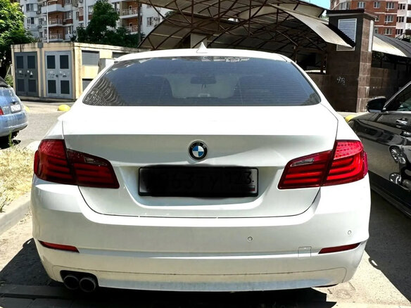 2010 BMW 5 серии 523i VI (F10/F11/F07), белый, 1490000 рублей - вид 2