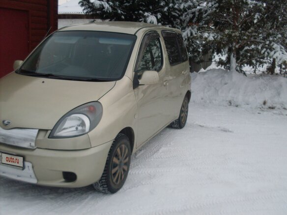2002 Toyota FunCargo, золотистый, 545000 рублей - вид 3