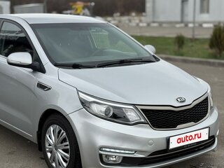 2015 Kia Rio III Рестайлинг, серебристый, 1100000 рублей, вид 2