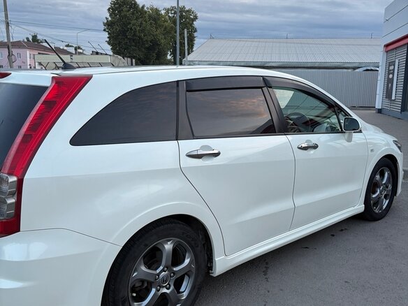 2009 Honda Stream II Рестайлинг, белый, 1290000 рублей - вид 4