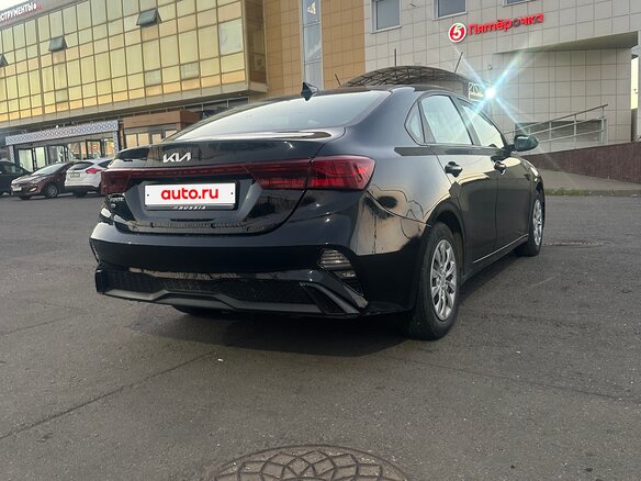 2023 Kia Forte III Рестайлинг, чёрный, 1600000 рублей - вид 3