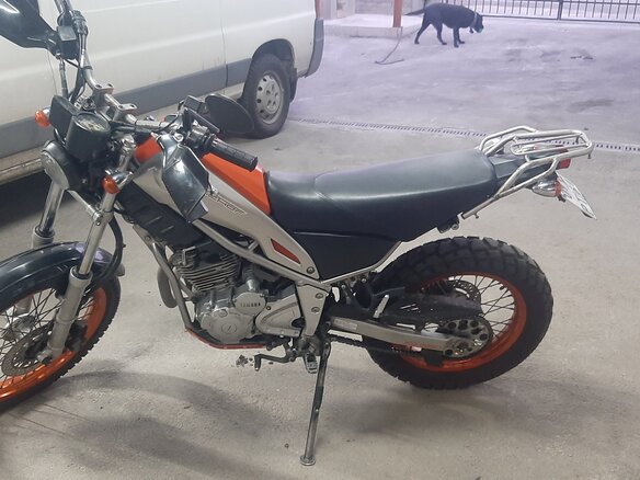 2010 Yamaha XG250 Tricker, оранжевый - вид 2
