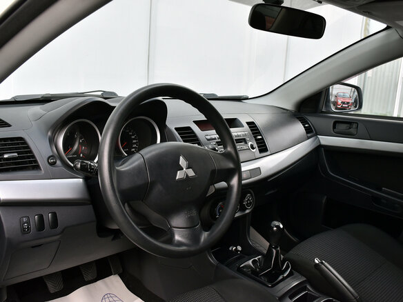 2011 Mitsubishi Lancer X Рестайлинг, белый - вид 12