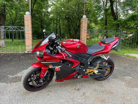 2007 Yamaha YZF-R1, красный, 710000 рублей, вид 3