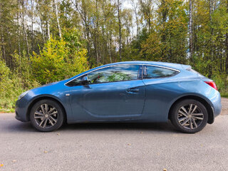Opel Astra GTC J Рестайлинг