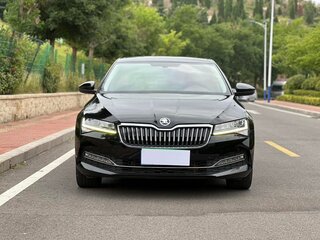 2022 Skoda Superb III Рестайлинг, чёрный, 1971000 рублей, вид 2