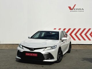 2021 Toyota Camry VIII (XV70) Рестайлинг, белый, 3750000 рублей, вид 1