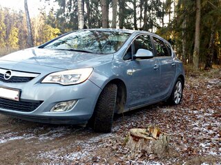 2011 Opel Astra J, серебристый, 630000 рублей, вид 1