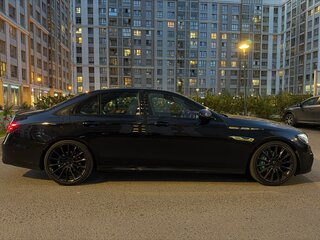 2017 Mercedes-Benz E-Класс 200 V (W213, S213, C238), чёрный, 2900000 рублей, вид 4