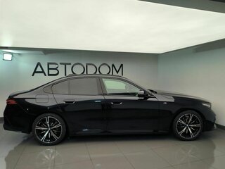 2025 BMW 5 серии 530i xDrive VIII (G60/G61/G68), чёрный, 10550000 рублей, вид 5