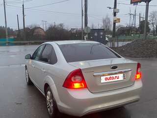 2008 Ford Focus II Рестайлинг, серебристый, 270000 рублей, вид 3