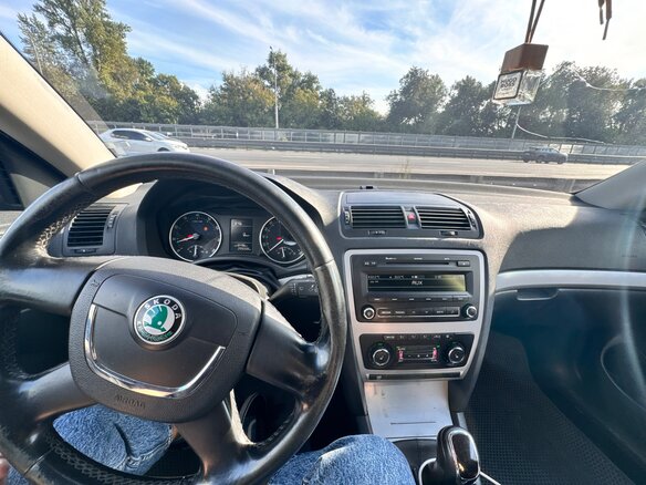 2012 Skoda Octavia II (A5) Рестайлинг, серый, 500000 рублей - вид 5
