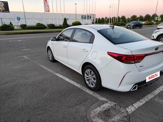 2021 Kia Rio IV Рестайлинг, белый, 935000 рублей, вид 3