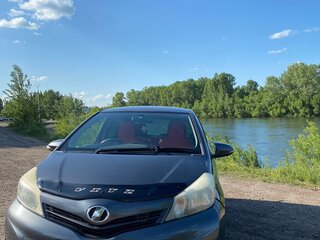 2011 Toyota Vitz III (XP130), серый, 650000 рублей, вид 2