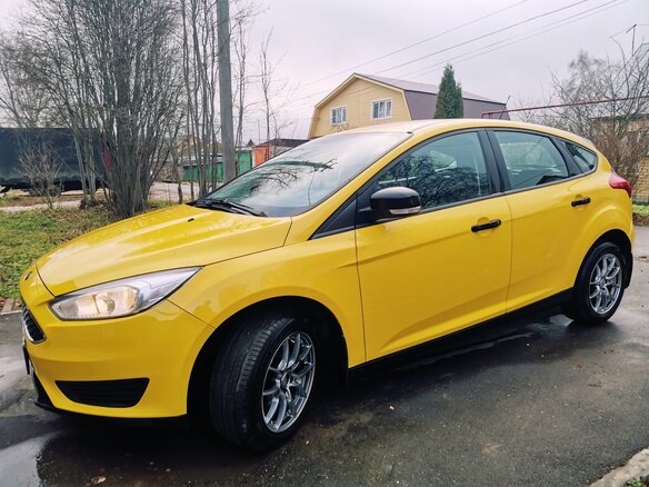 2017 Ford Focus III Рестайлинг, жёлтый, 990000 рублей