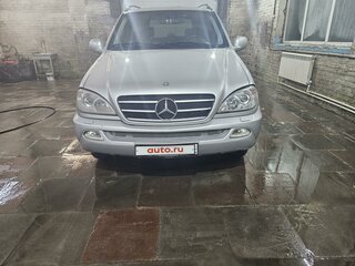 1998 Mercedes-Benz M-Класс 320 I (W163), серебристый, 850000 рублей, вид 3