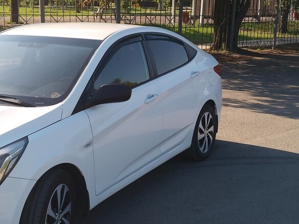 2014 Hyundai Solaris I Рестайлинг, белый, 1000000 рублей - вид 2