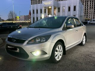 2010 Ford Focus II Рестайлинг, серебристый, 680000 рублей, вид 1