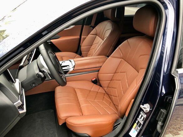 2022 BMW i7 xDrive60 I (G70), синий, 14900000 рублей - вид 10