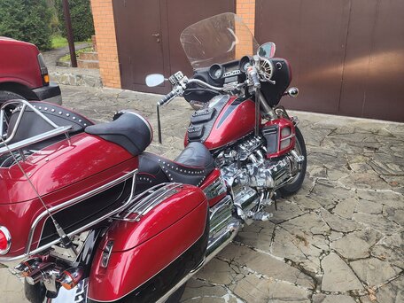 2001 Honda Valkyrie 1500, красный, 625000 рублей, вид 4