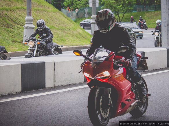 2014 Ducati 899 Panigale, пурпурный - вид 5