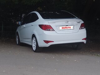2015 Hyundai Solaris I Рестайлинг, белый, 850000 рублей, вид 4