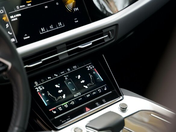 2024 Audi Q6 50 TFSI, серый, 7210000 рублей - вид 24