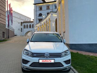 2017 Volkswagen Touareg II Рестайлинг, белый, 2700000 рублей, вид 3