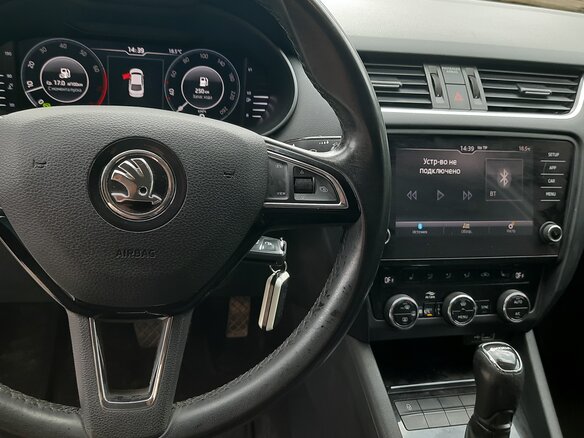 2019 Skoda Octavia III (A7) Рестайлинг, белый, 2105000 рублей - вид 10