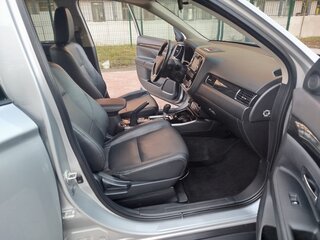 2017 Mitsubishi Outlander III Рестайлинг 2, серебристый, 2150000 рублей, вид 5