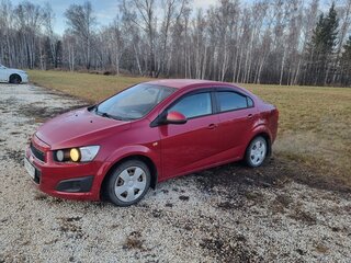 2014 Chevrolet Aveo II, красный, 610000 рублей, вид 1