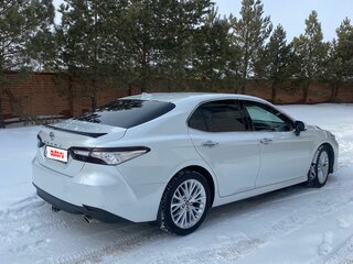 2019 Toyota Camry VIII (XV70), белый, 3450000 рублей, вид 2