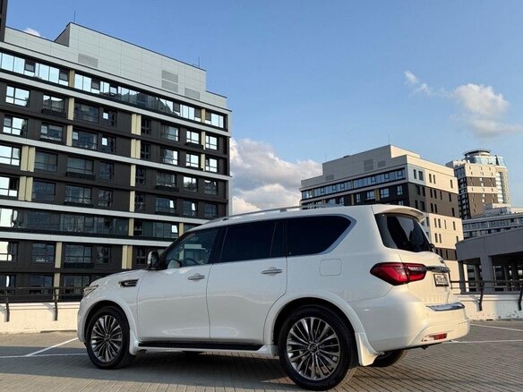 2021 Infiniti QX80 I Рестайлинг 3, белый, 6500000 рублей - вид 6