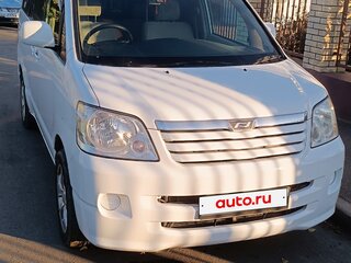2002 Toyota Noah I (R60), белый, 920000 рублей, вид 1