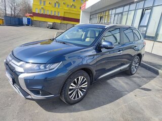 2020 Mitsubishi Outlander III Рестайлинг 3, синий, 2550000 рублей, вид 1