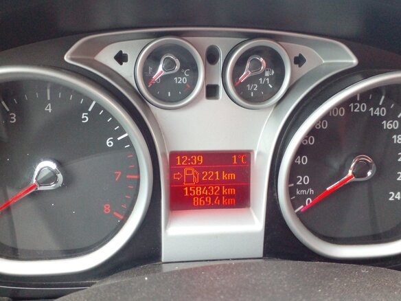 2011 Ford Focus II Рестайлинг, красный, 700000 рублей - вид 3