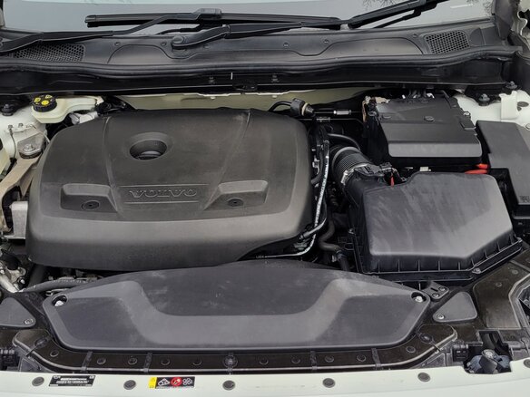 2017 Volvo V40 II Рестайлинг, белый, 1650000 рублей - вид 6