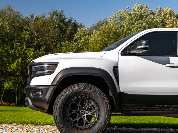 2021 Ram 1500 Crew Cab TRX V, белый - вид 3