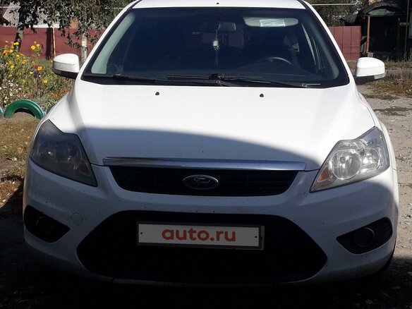 2010 Ford Focus II Рестайлинг, белый - вид 1