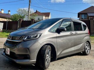 2020 Honda Freed+ II Рестайлинг, серый, 1999000 рублей, вид 3