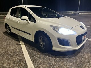 2011 Peugeot 308 I Рестайлинг, белый, 320000 рублей, вид 3