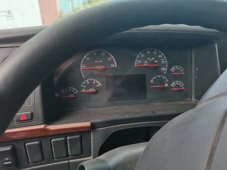 2003 Volvo VNL, зелёный, 2500000 рублей, вид 4