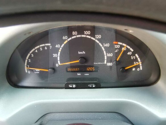 2002 Mercedes-Benz Sprinter, белый, 1550000 рублей - вид 2