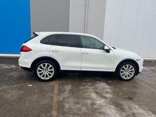 2011 Porsche Cayenne Diesel II (958), белый, 2600000 рублей, вид 4