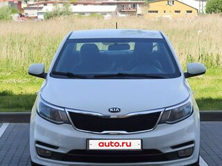 2016 Kia Rio III Рестайлинг, белый, 900000 рублей, вид 3