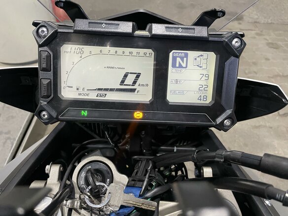 2017 Yamaha MT-09 Tracer (FJ-09), серебристый, 899000 рублей - вид 1