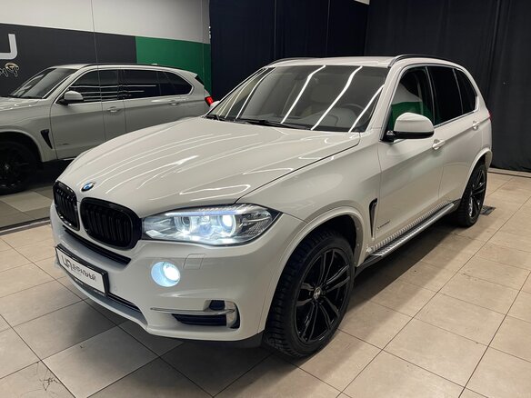 2014 BMW X5 35i III (F15), белый, 2690000 рублей - вид 2