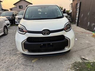 2023 Toyota Sienta III, белый, 1432000 рублей, вид 5